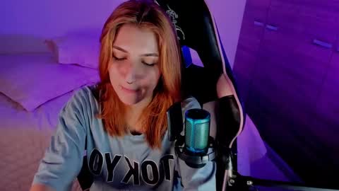 Linda Sofia help me get to 100 thumbs up online show from December 21, 4:41 am