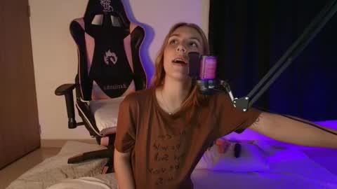 Linda Sofia help me get to 100 thumbs up online show from March 10, 4:28 am