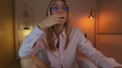 Linda Sofia help me get to 100 thumbs up online show from October 20, 5:19 am