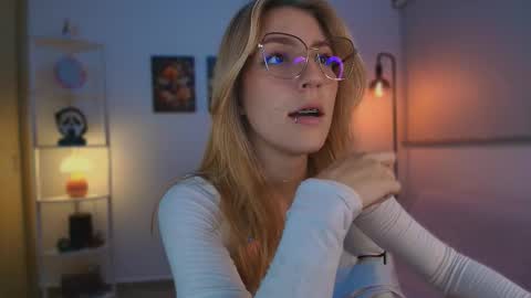 Linda Sofia help me get to 100 thumbs up online show from October 26, 4:51 am