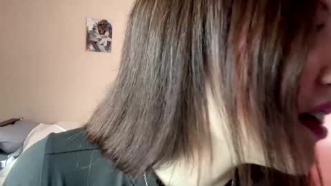 Lillian online show from May 4, 5:14 am
