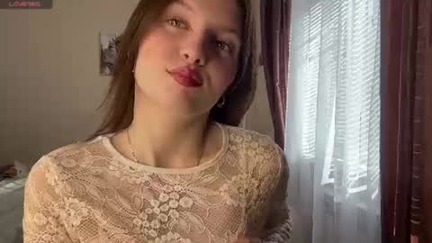 Snapshot of jaclynmalcolm chatting on June 18, 5:08 am Lillian online show from June 18, 5:08 am