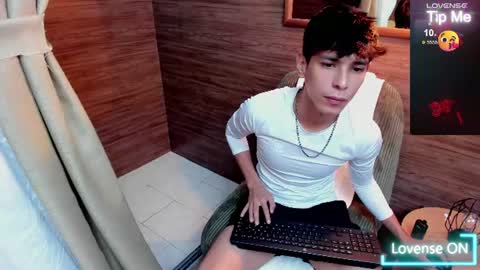 Snapshot of jacob_colliins chatting on July 19, 1:15 pm jacob_colliins online show from July 19, 1:15 pm