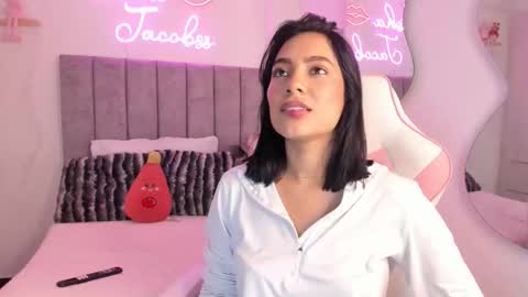 Snapshot of jacobss_gh chatting on November 8, 10:19 pm JACOBSS online show from November 8, 10:19 pm