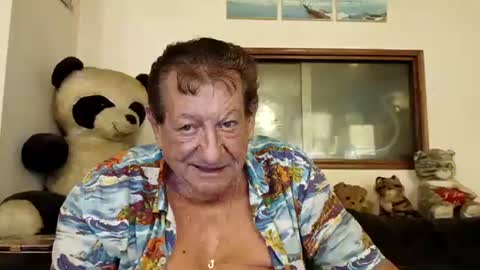 Snapshot of jacques_de_france chatting on June 19, 2:38 am Jacques online show from June 19, 2:38 am