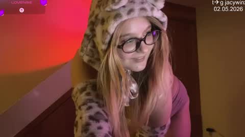 jacywinslat online show from May 2, 2:33 pm