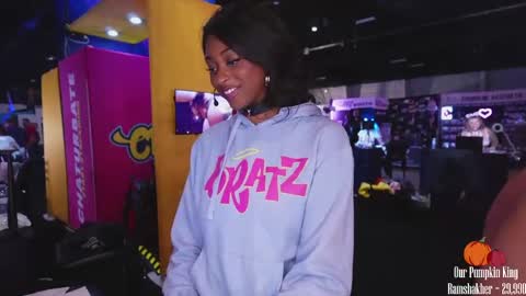 Snapshot of jada_valentine chatting on October 17, 11:07 pm Jada online show from October 17, 11:07 pm