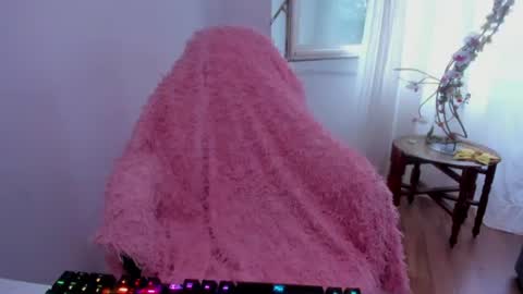 Snapshot of jade879 chatting on June 12, 5:06 am Jade online show from June 12, 5:06 am