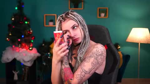 Snapshot of jade_castle chatting on December 15, 1:13 am jade_castle online show from December 15, 1:13 am