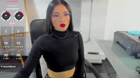 Snapshot of jade_connor chatting on May 29, 8:40 pm jade_connor online show from May 29, 8:40 pm