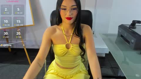 Snapshot of jade_connor chatting on June 4, 8:37 pm jade_connor online show from June 4, 8:37 pm