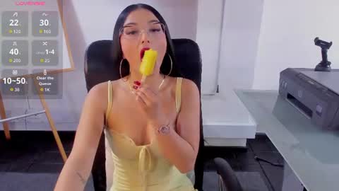Snapshot of jade_connor chatting on June 12, 7:24 pm jade_connor online show from June 12, 7:24 pm
