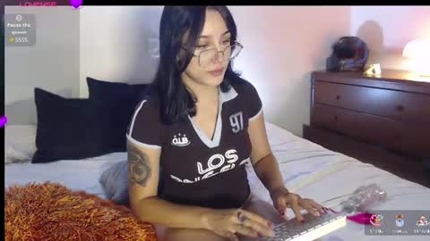 Snapshot of jade_evergreen_99 chatting on July 10, 8:11 pm jade_evergreen_99 online show from July 10, 8:11 pm