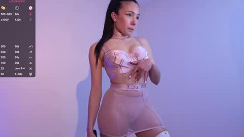 Snapshot of jade_paris chatting on February 14, 6:26 pm Jade Paris online show from February 14, 6:26 pm