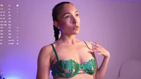 Snapshot of jade_paris chatting on July 21, 6:21 pm Jade Paris online show from July 21, 6:21 pm