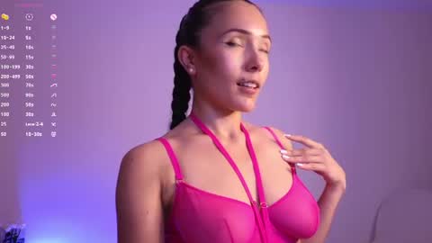 Snapshot of jade_paris chatting on August 7, 7:49 pm Jade Paris online show from August 7, 7:49 pm