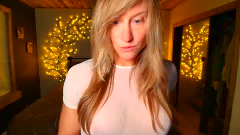 jadeamaryllis_ online show from March 11, 2:01 pm