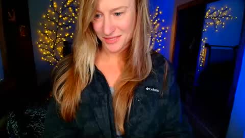 jadeamaryllis_ online show from May 2, 2:22 pm