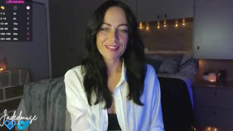Jade online show from May 2, 6:35 pm