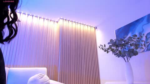 JADE EVANS online show from December 11, 12:02 am