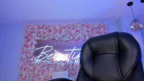 JADE EVANS online show from January 3, 9:05 pm