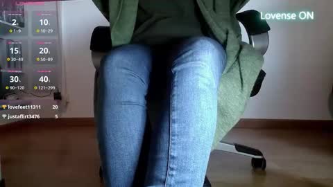 Snapshot of jadefxxt2 chatting on December 18, 2:56 pm Jadefxxt online show from December 18, 2:56 pm