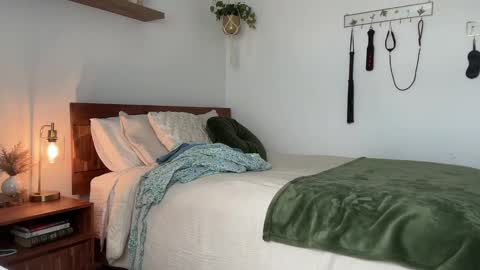 Jade Love online show from September 9, 5:45 pm