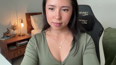 Jade Love online show from October 21, 6:30 pm