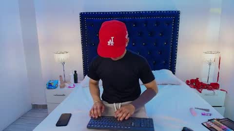 Snapshot of jaden_and_sofia chatting on May 9, 3:23 am Jaden and Sofia online show from May 9, 3:23 am