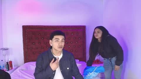 Snapshot of jaden_and_sofia chatting on May 31, 3:04 am Jaden and Sofia online show from May 31, 3:04 am