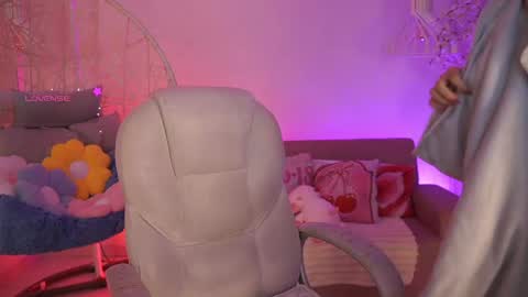 Jade Summer online show from May 15, 11:39 am