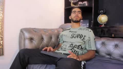 Snapshot of jadiel_stone chatting on May 24, 2:44 pm Jadiel online show from May 24, 2:44 pm