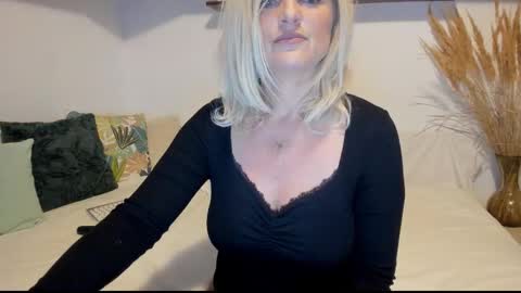 elena online show from October 1, 1:33 am