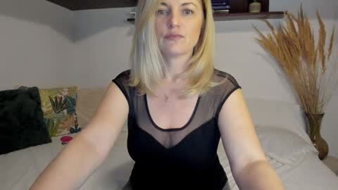 elena online show from March 25, 2:39 am
