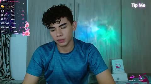 Snapshot of jaedasky_ chatting on December 12, 6:47 am javi15 online show from December 12, 6:47 am