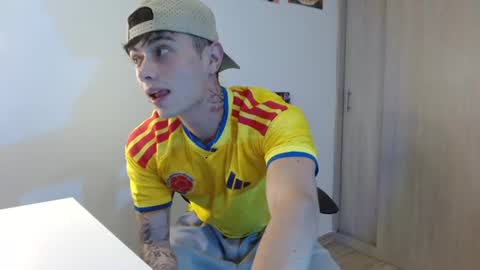 Snapshot of jaico_santos1 chatting on August 6, 11:28 pm Jaico online show from August 6, 11:28 pm
