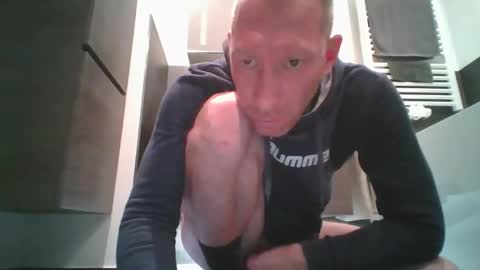 Snapshot of jak_81 chatting on December 19, 5:53 pm jak_81 online show from December 19, 5:53 pm