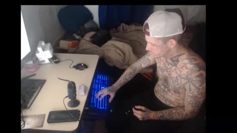 showingitoff online show from December 5, 6:44 am