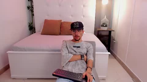 Snapshot of jake_miller__ chatting on June 10, 7:35 pm Jake online show from June 10, 7:35 pm
