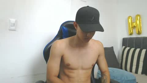 Snapshot of jake_shadow14 chatting on June 2, 4:31 pm Hi guys im new 3 online show from June 2, 4:31 pm