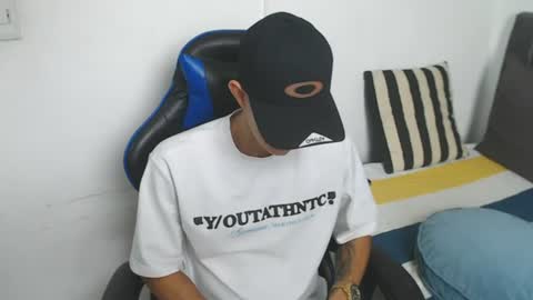 Snapshot of jake_shadow14 chatting on June 13, 5:11 pm Hi guys im new 3 online show from June 13, 5:11 pm