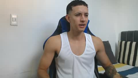 Snapshot of jake_shadow14 chatting on June 17, 8:21 pm Hi guys im new 3 online show from June 17, 8:21 pm