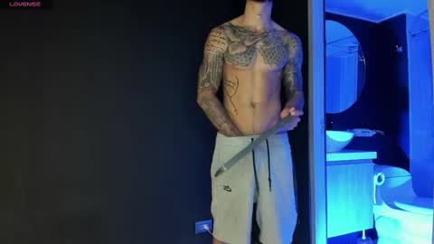 Snapshot of jakee_brown chatting on March 5, 12:49 am Santiago online show from March 5, 12:49 am