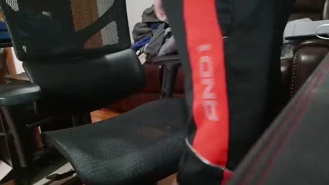 Snapshot of jakeyj2525 chatting on February 12, 2:39 am Jakeyj2525 online show from February 12, 2:39 am