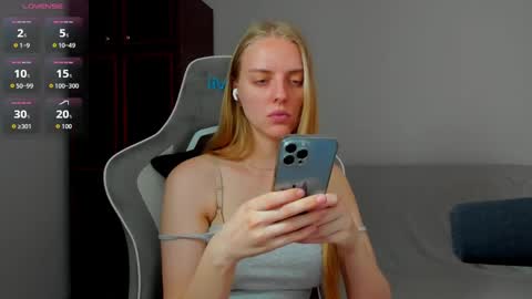 Snapshot of jam_cream chatting on May 22, 8:21 am Sofia online show from May 22, 8:21 am