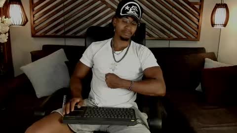 Snapshot of jamalmyst_ chatting on May 20, 8:48 pm online show from May 20, 8:48 pm
