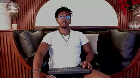 Snapshot of jamalmyst_ chatting on June 1, 7:59 pm online show from June 1, 7:59 pm