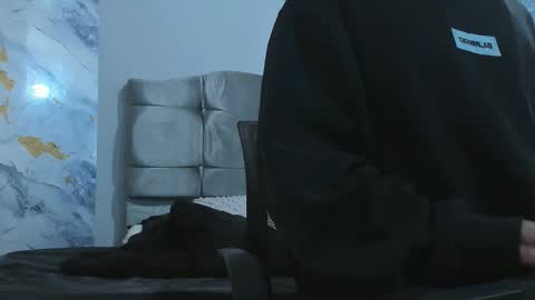 james_adamss_ online show from February 26, 12:04 pm