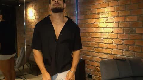 Snapshot of james_axel chatting on May 24, 2:33 pm James Axel online show from May 24, 2:33 pm