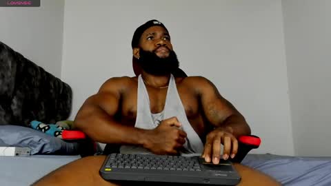 Snapshot of james_bbcmuscle chatting on May 16, 12:18 am James BBC online show from May 16, 12:18 am